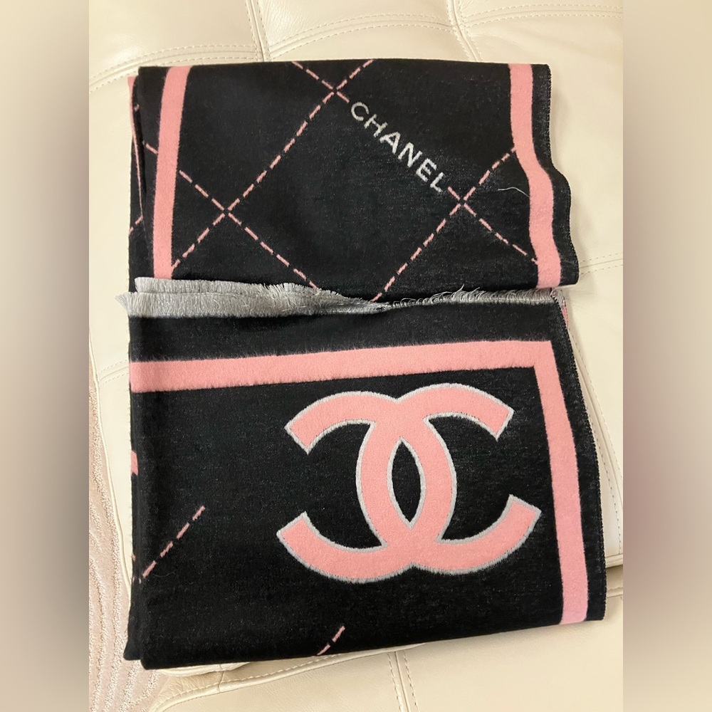 Oversize Scarf Black and Pink Logo